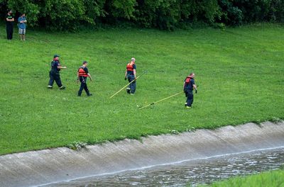 Crews search river for 2 missing men who tried to save boy