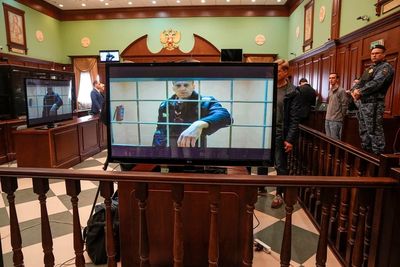 Russian opposition leader confirms prison move
