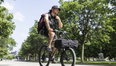 Workers gut it out as extreme heat grips city