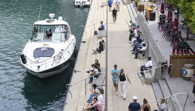 Chicago officials point to signs of a tourism rebound