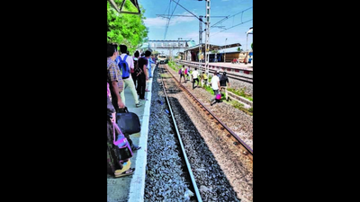 Tamil Nadu: Office goers irked over suburban train delay