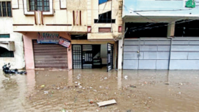 First showers cripple roads in Old Hyderabad
