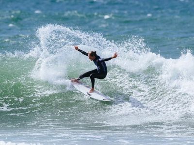 Aussie women advance in El Salvador surf
