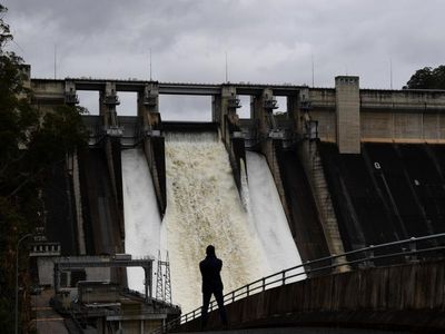 Raising Warragamba Dam 'would save homes'