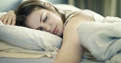 Sleep expert explains how many calories you burn while asleep