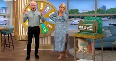 ITV This Morning fans laugh as it 'goes wrong' and think Holly Willoughby and Phillip Schofield read their tweets