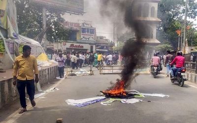 Protests erupt in U.P. against ‘Agnipath’ scheme, stones pelted at govt. bus in Agra