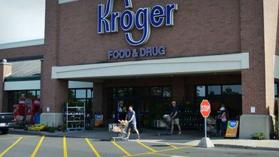 Kroger Stock Dips on Earnings Report, Must Hold This Key Level