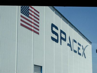 SpaceX Employees Say Elon Musk's Behavior Is An 'Embarrassment,' Ask Company To Take Action