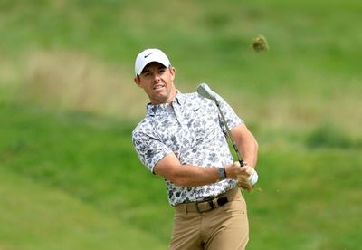 Club-tossing McIlroy shares early clubhouse lead at US Open