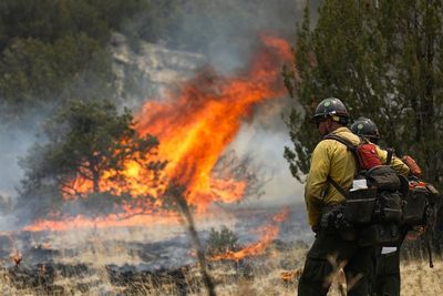Warm, dry, breezy weather to challenge fire crews in Arizona