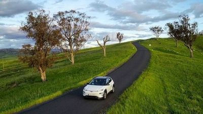 Electric vehicles are racing ahead overseas, so why isn't that happening in Australia?