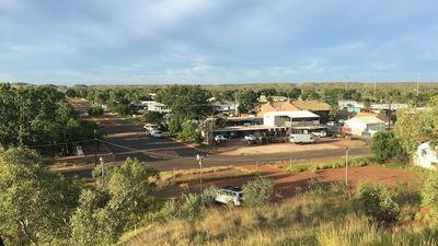 Tennant Creek High School teachers 'unsafe at work' amid details of violence and staffing shortages