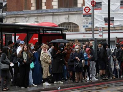 Downing Street urges employers to allow staff to work from home during rail strikes