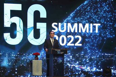 PM touts digital hub at summit