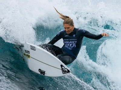 Gilmore reaches surf semis, Moore out