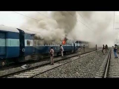 UP: Protesters vandalises train in Ballia during protest against Agnipath scheme