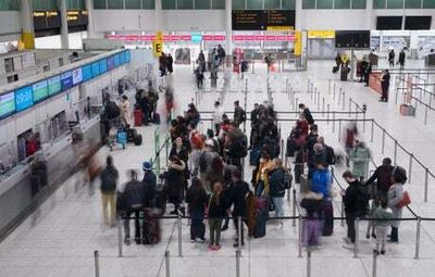 Airport staff could work longer, says minister