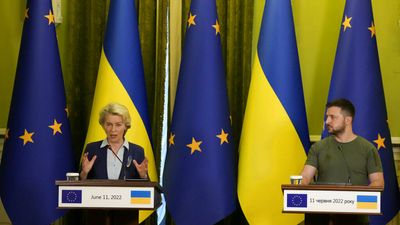 EU Commission recommends Ukraine be granted EU candidate status