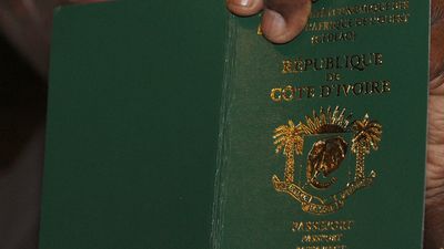 UN deal sees Ivorian refugees given passports to return home