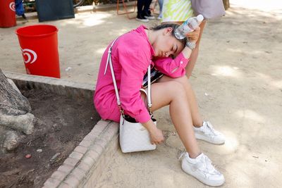 Western Europeans wilt in early summer heatwave, compounding climate change fears