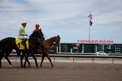 Nebraska rushes to build horse tracks despite few fans