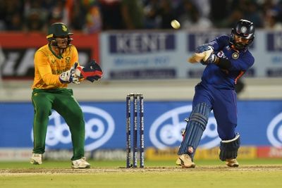 Karthik blitz guides India to 169-6 in must win T20