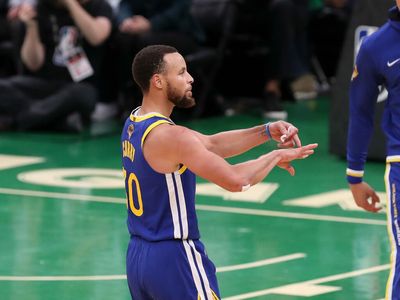 Watch: Steph Curry points to ring finger after drilling clutch 3-pointer in Game 6 of NBA Finals