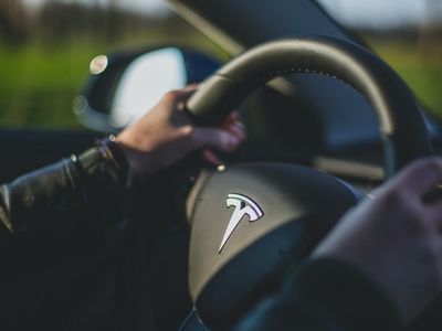As Bears Grip Tesla Stock, Here's Where To Watch For The Bounce