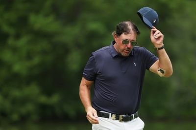Mickelson's misery sums up LIV Golf week at US Open