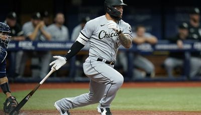 White Sox get pummeled, lose Yoan Moncada with hamstring tightness