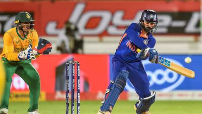 Dinesh Karthik hits in unorthodox areas and that makes it difficult to bowl to: Keshav Maharaj