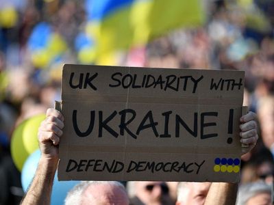Ukraine war: Delays to £350 ‘thank you’ for UK refugee hosts, charity says