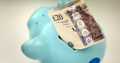 Universal Credit claimants told to expect cash payment boost next month