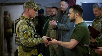 Ukraine President Praises Troops in Visit to Southern Front Line