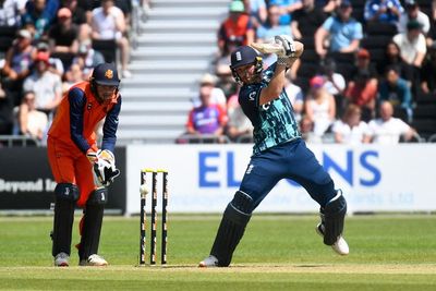 Phil Salt in tune with Matthew Mott’s England expectations after maiden hundred