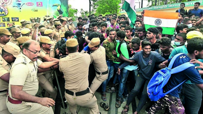 Chennai: Cops keep Agnipath stir under control