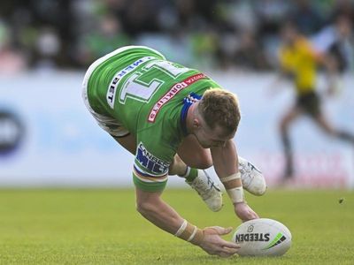 Raiders pinch last-gasp win over Knights
