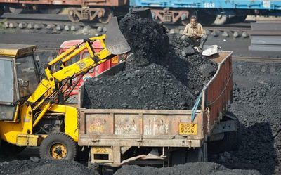 Government directs GENCOS to buy rakes to ensure smooth coal supply during monsoon
