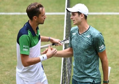 Medvedev fumes at coach during defeat to Hurkacz in Halle final