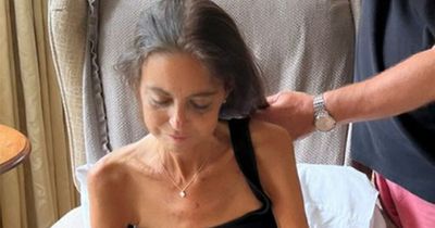 Deborah James posts heartbreaking snap of dad brushing her hair as she 'has no strength'