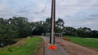 Stobie pole installed in middle of Bolivar bikeway creates dangerous obstacle for cyclists