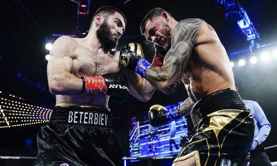 Beterbiev throttles Smith Jr to unify three light heavyweight title belts