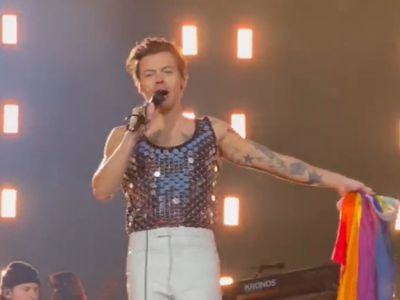 Harry Styles helps fan come out as gay during Wembley gig