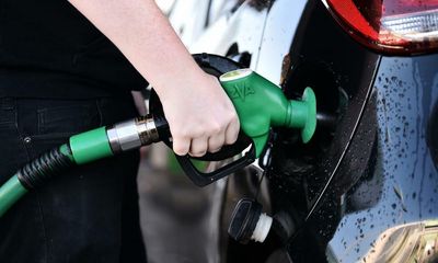 Commuters switching to cars face record UK petrol prices to fill up