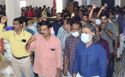 Password leak: protests inside and outside Kozhikode Corporation office