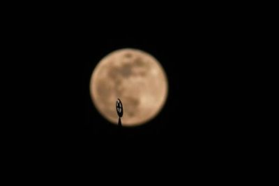 Watch Mars Disappear Behind the Full Wolf Moon Tonight