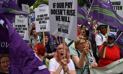 Would a wage/price spiral cause inflation to run out of control?