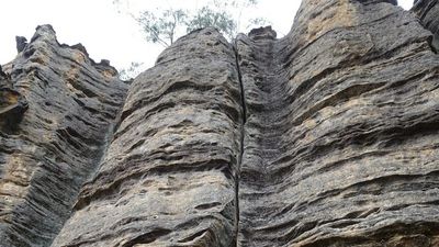 Coal mine fined for 'unacceptable' damage to world-renowned NSW rock formations