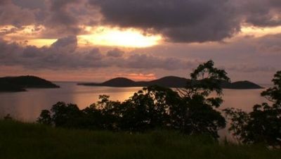Hot August night breaks records around southern, central Queensland